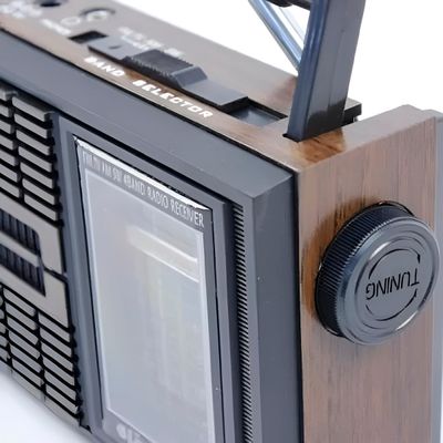 Rádio Vintage Portátil AM/FM/TV/SW com Alto-Falante HI-FI e Fone de Ouvido – Bivolt SW