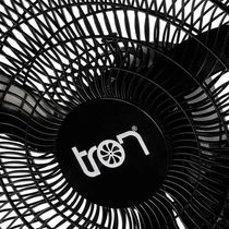 Ventilador Oscilante Para Parede Com 60cm Preto 140 Watts Tron Bivolt