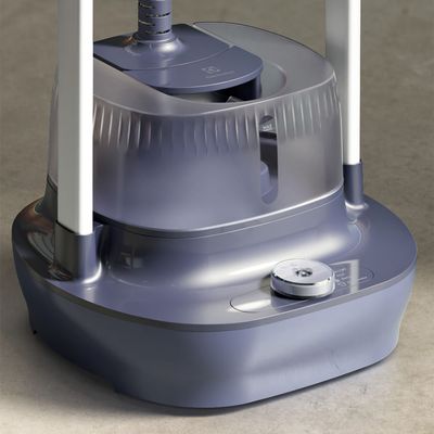Vaporizador Higienizador de Roupas Electrolux Expert com Tábua de Passar Regulável (EGS20) 127V