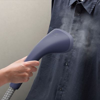 Vaporizador Higienizador de Roupas Electrolux Expert com Tábua de Passar Regulável (EGS20) 127V
