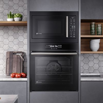 Micro-ondas de Embutir Electrolux 34L Preto Experience com Descongelamento Assistido (ME3BP) 127V