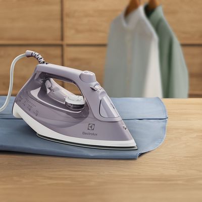 Ferro de Passar a Vapor e a Seco Electrolux Lavanda Experience com PowerVapour (ESI50) 220V