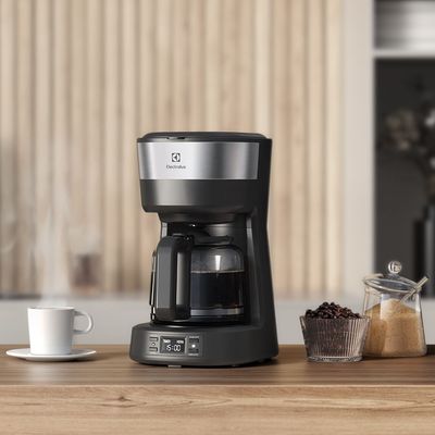 Cafeteira Elétrica Electrolux 30 Xícaras Experience Programável com Timer Cor Inox Preta (ECM25) 220V