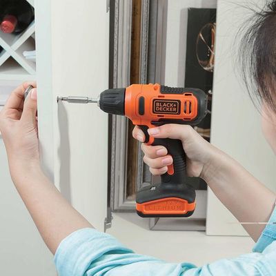 Parafusadeira / Furadeira 3/8" (10mm) Black&Decker LD12 a Bateria 12V Li-Ion com Acessórios