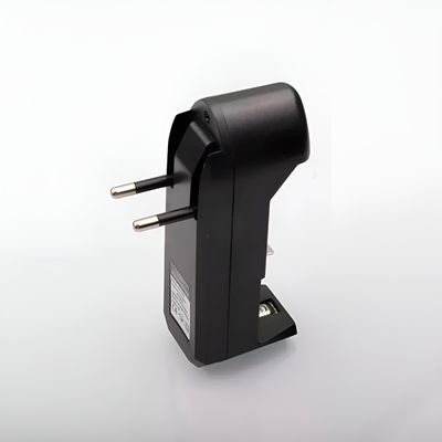“Carregador Universal de Pilhas e Baterias Recarregáveis Bivolt – Seguro e Versátil | Preto