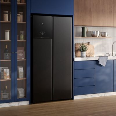 Geladeira Electrolux Frost Free Inverter 440L AutoSense Bivolt Side by Side Black Inox Look (ES40B) Bivolt