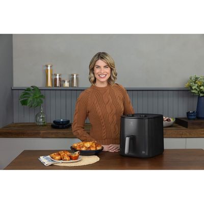 Air Fryer Electrolux por Rita Lobo 7L Preta Efficient 1700W (EAF70) 127V