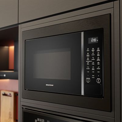 Microondas Brastemp de Embutir 32 Litros Eclipse com 18 Receitas Pré-Programadas Preto 220V BM146APBNA 220V