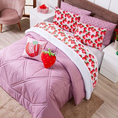 Kit Edredom Casal Padrão Morangos Rosê Com Almofadas Estampadas 7 Peças - Dupla Face Percal 300 Fios