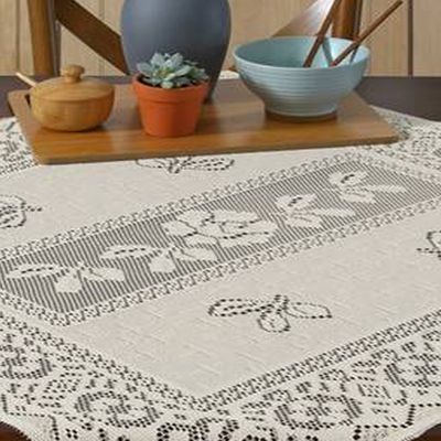 Toalha Centro de Mesa KazzaVip Renda Valência Flores, Ramos e Arabescos 75cm x 75cm Perola