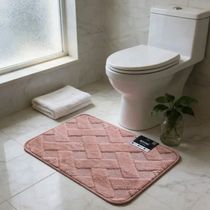 Tapete Conforto Kazzavip Felpa 100% Poliéster Antiderrapante Tijolinho Macio e Alto Relevo 38x58cm Rosa