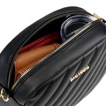 Bolsa Transversal Feminina com Correntes Matelasse Preta