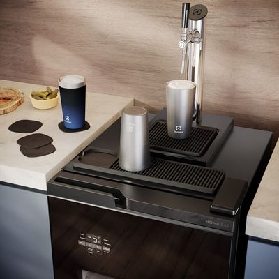 Cervejeira Home Bar Electrolux Frost Free 100L com Torre de Chopp e Barril Mini Keg 5L (EB10K) 220V