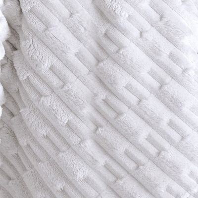 Manta KazzaVip Solteiro Microfibra 100% Poliéster Flannel Relevo Efeito Jacquard 260g/m2 Off White