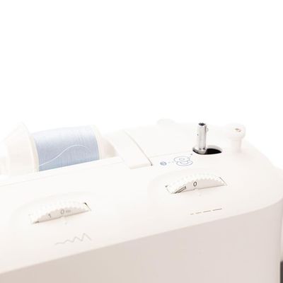 Máquina de Costura Mecânica Singer M2405 - Branca branca / 220