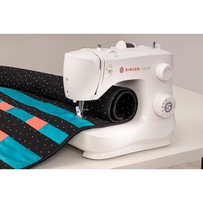 Máquina de Costura Mecânica Singer M2405 - Branca branca / 220