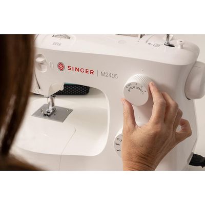 Máquina de Costura Mecânica Singer M2405 - Branca branca / 110