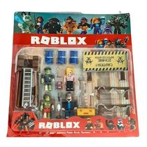 Boneco Articulado Cartela 4 Roblox Ataque Zumbi No23 com Partes Combináveis Preto Smart Bracelet