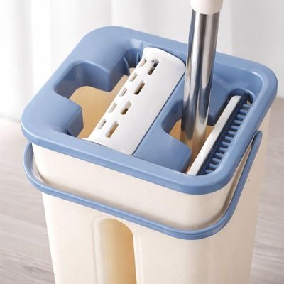 Esfregão Mop Flat com Balde Duplo Lava e Seca em Polipropileno com Cabo Extensível Inox para Pisos