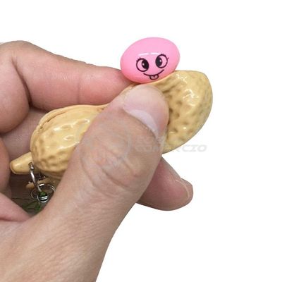 Chaveiro Amendoim Brinquedo Anti Stress Silicone Marrom