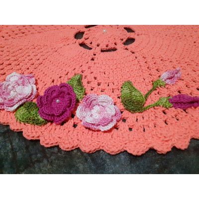 Tapete Vermelho com flor de crochê Artesanal