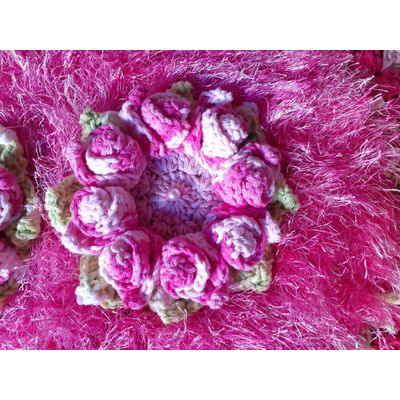 Tapete de Luxo crochê Artesanal Branco com Flor rosa