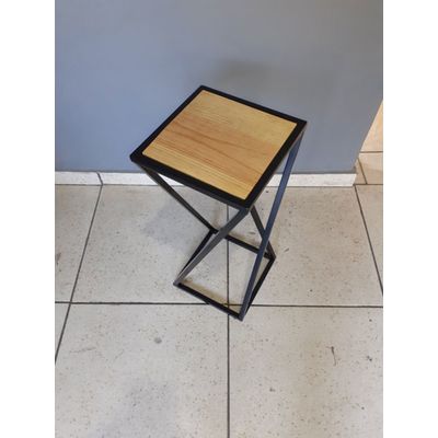 Mesa madeira ferro de canto