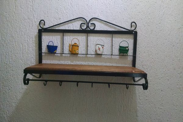 Prateleira cozinha Ferro Panelinhas madeira 60 cm largura