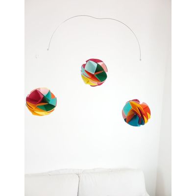Móbile berço bebê infantil quarto 3 bolas coloridas origami