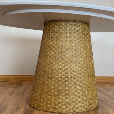 Mesa De Jantar Cone Oval 180x100 Cm Tampo Laca Branca Base Fibra Natural Cor Amarelo