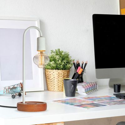Luminária De Mesa Taschibra Flam Metal/madeira E27 Bivolt Branco