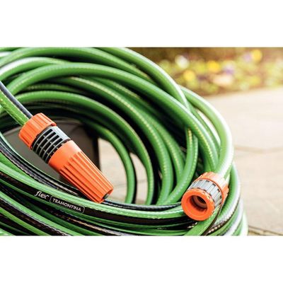 Mangueira Flex Para Jardim Verde Com Faixa Preta Em Pvc 4 Camadas 25 M Com Engate Rosquea