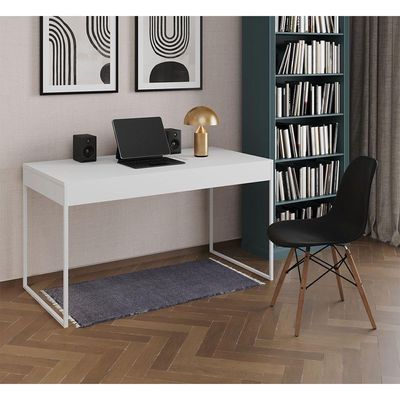 Mesa De Escritório Industrial Branca 137X53Cm Base Ferro Branco Com 1 Cadeira Preta