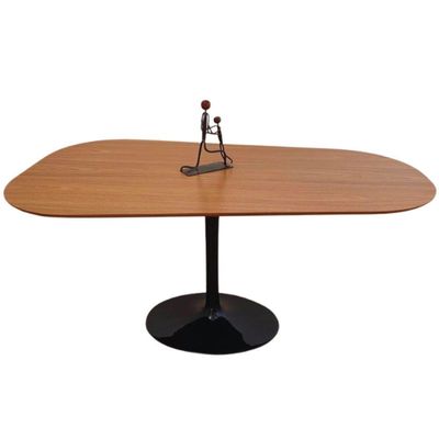Saarinen Organica Oval Preta 235x22 Em Freijo