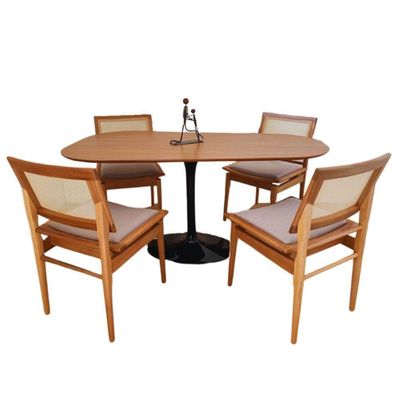 Saarinen Organica Oval Preta 198x22 Em Freijo
