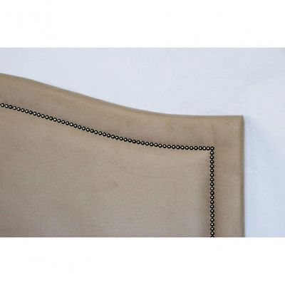 Cabeceira Casal Curva Luxo 140x60 Suede Bege - Tachas Fumê