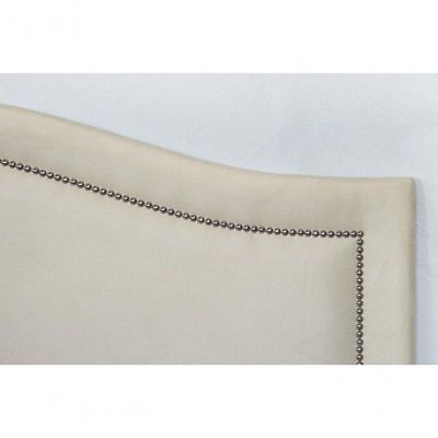 Cabeceira Casal Curva Luxo 140x60 Suede Off White - Tachas Prata