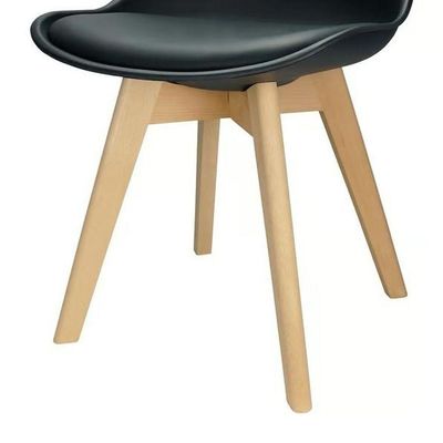 Cadeira Charles Eames Leda Luisa Saarinen Estofada Base Madeira - Preta